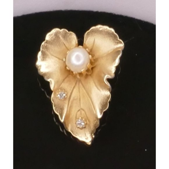 Jewelry - Gorgeous Vintage Leaf Brooch With Pearl & Rhinestones